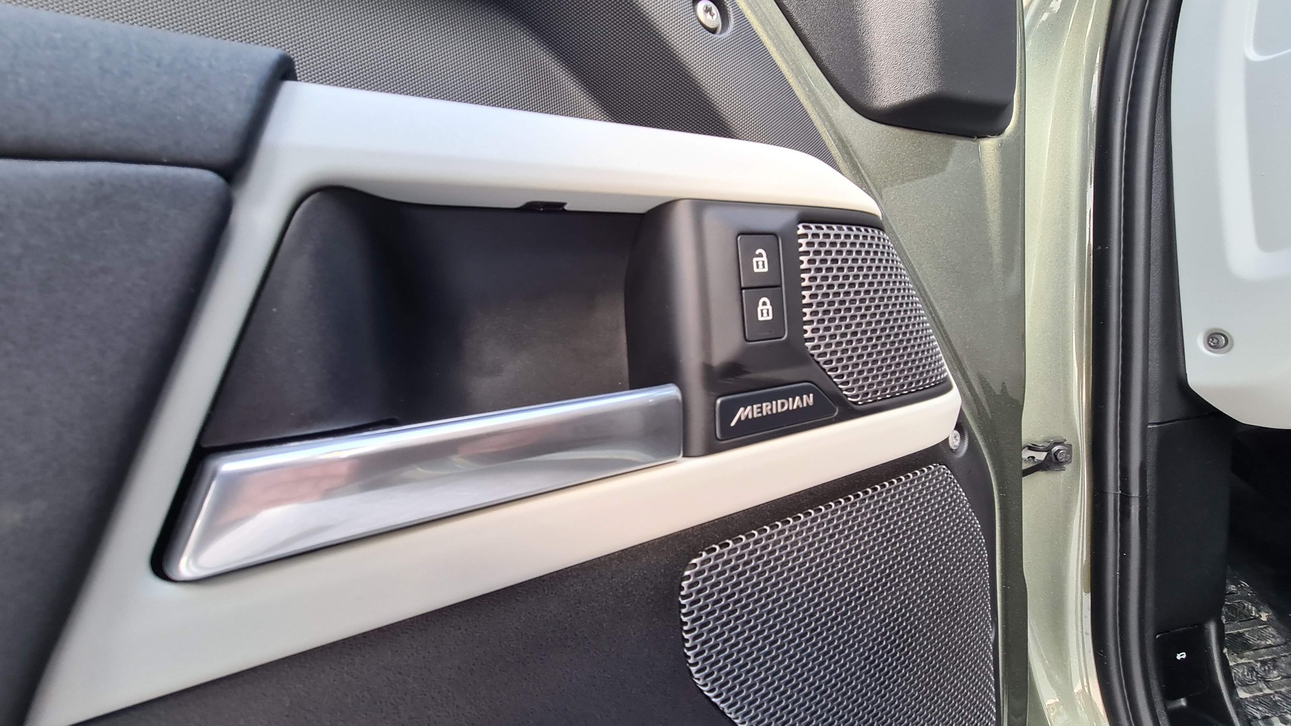 Land Rover Defender 110