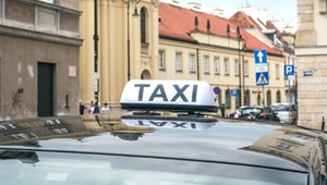 Taksówki blokują parkingi w miastach. Mieszkańcy tracą miejsca postojowe