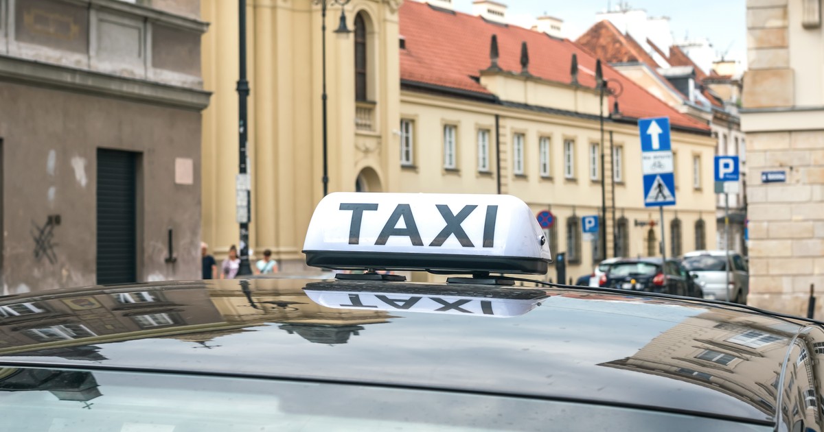 Mafia taksówkarska żeruje na zdezorientowanych uchodźcach