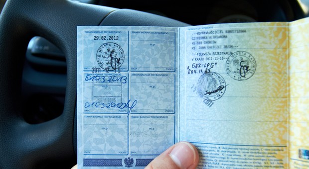 Brak miejsca w dowodzie rejestracyjnym na pieczątki przeglądu technicznego. Co robić?