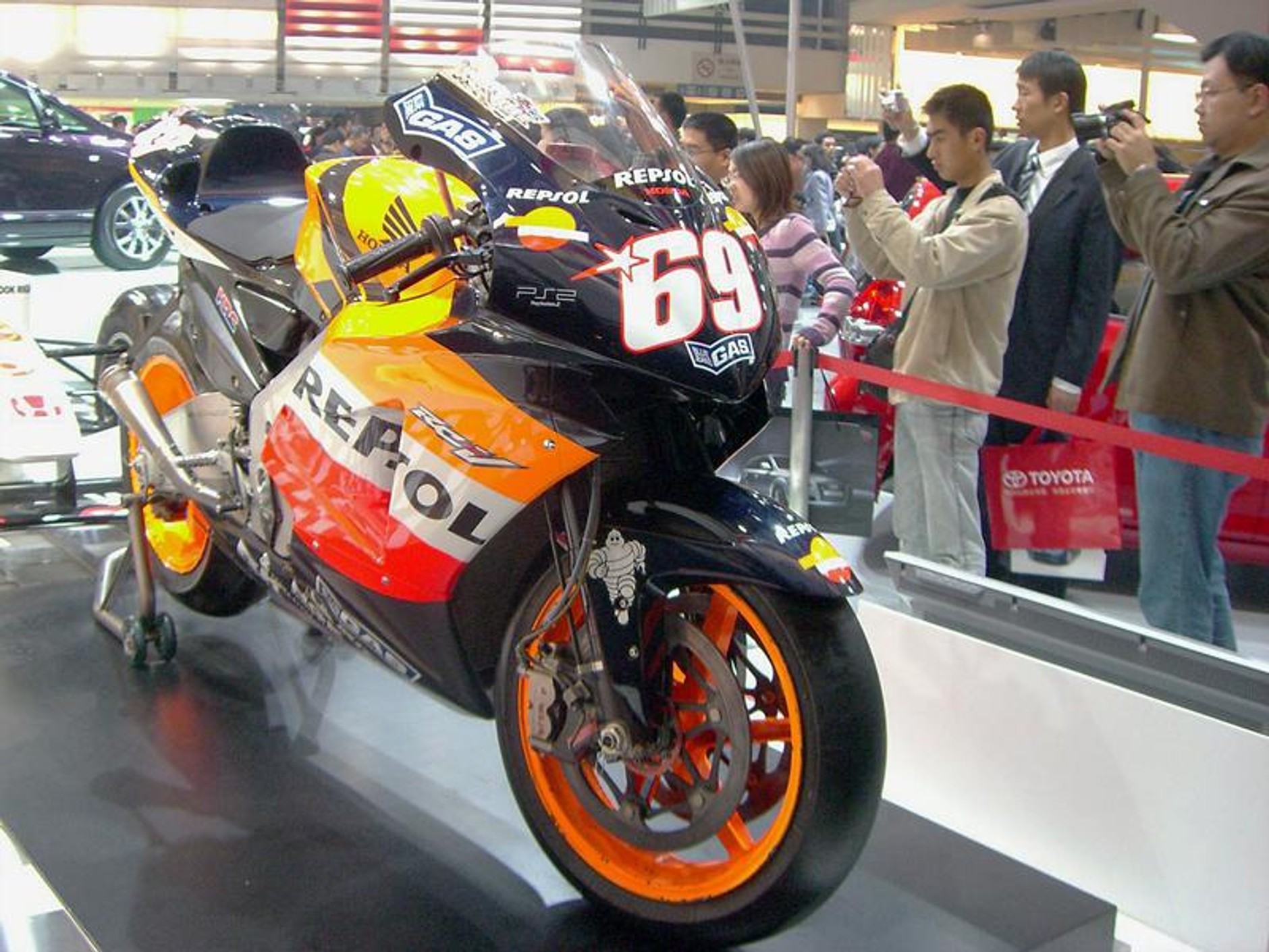 Pekin 2006 - fotogaleria z salonu oraz piękne modelki