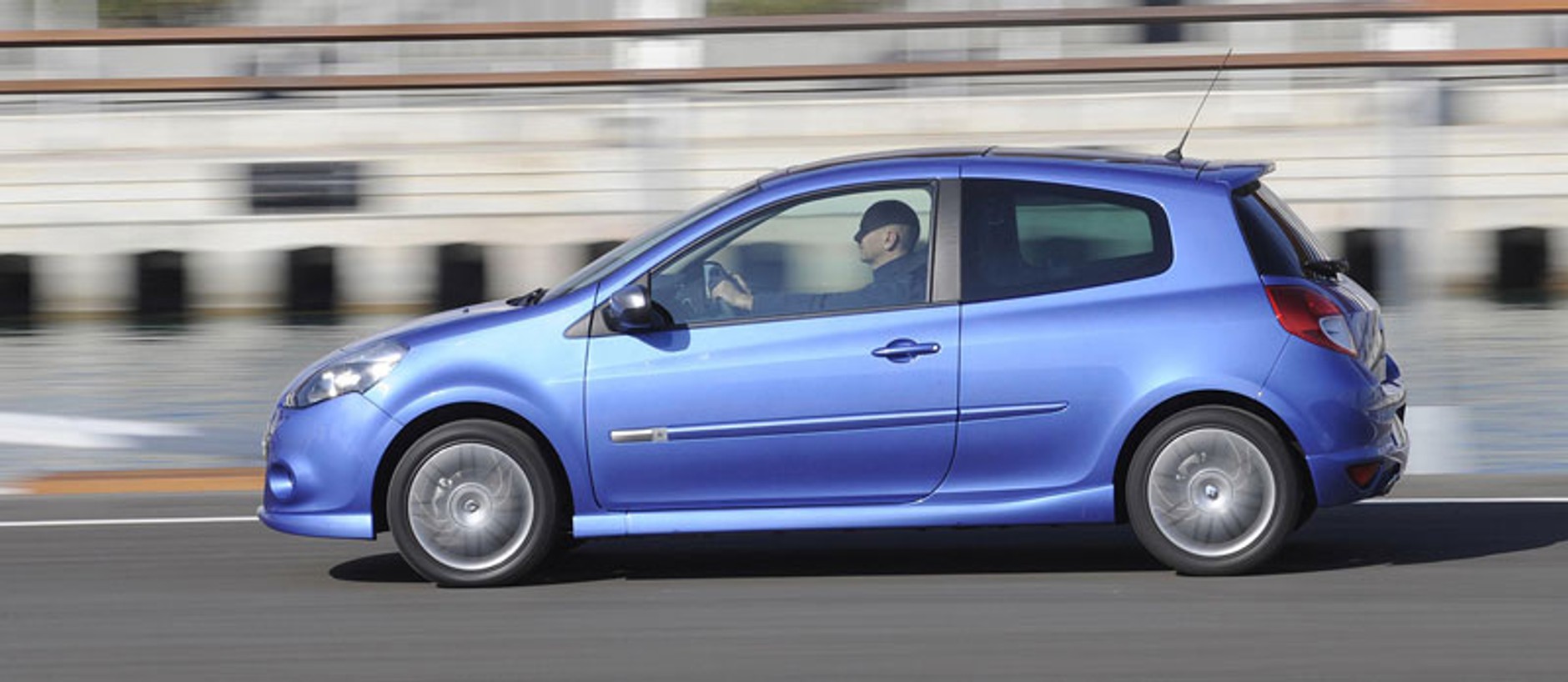 Renault: nowe Clio wkracza do salonów w Polsce (ceny)