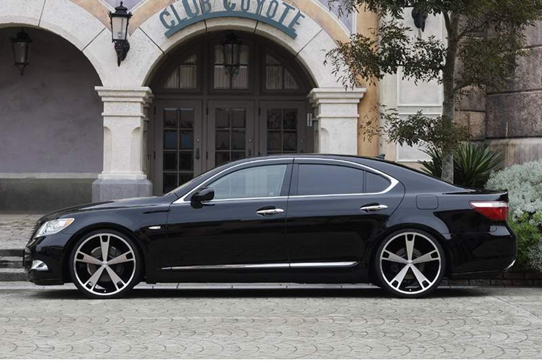 Fabulous: tuning flagowego Lexusa LS 460