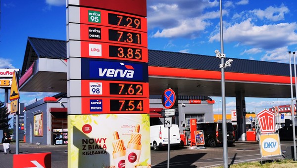 Benzyna znów droższa od diesla. Eksperci wyjaśniają, dlaczego tak się dzieje