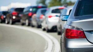 Dlaczego na niektórych autostradach i ekspresówkach ciągle tworzą się korki?