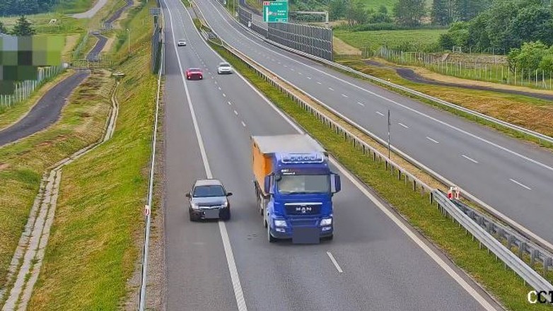 Cofał na ekspresówce i nie chciał dać się złapać