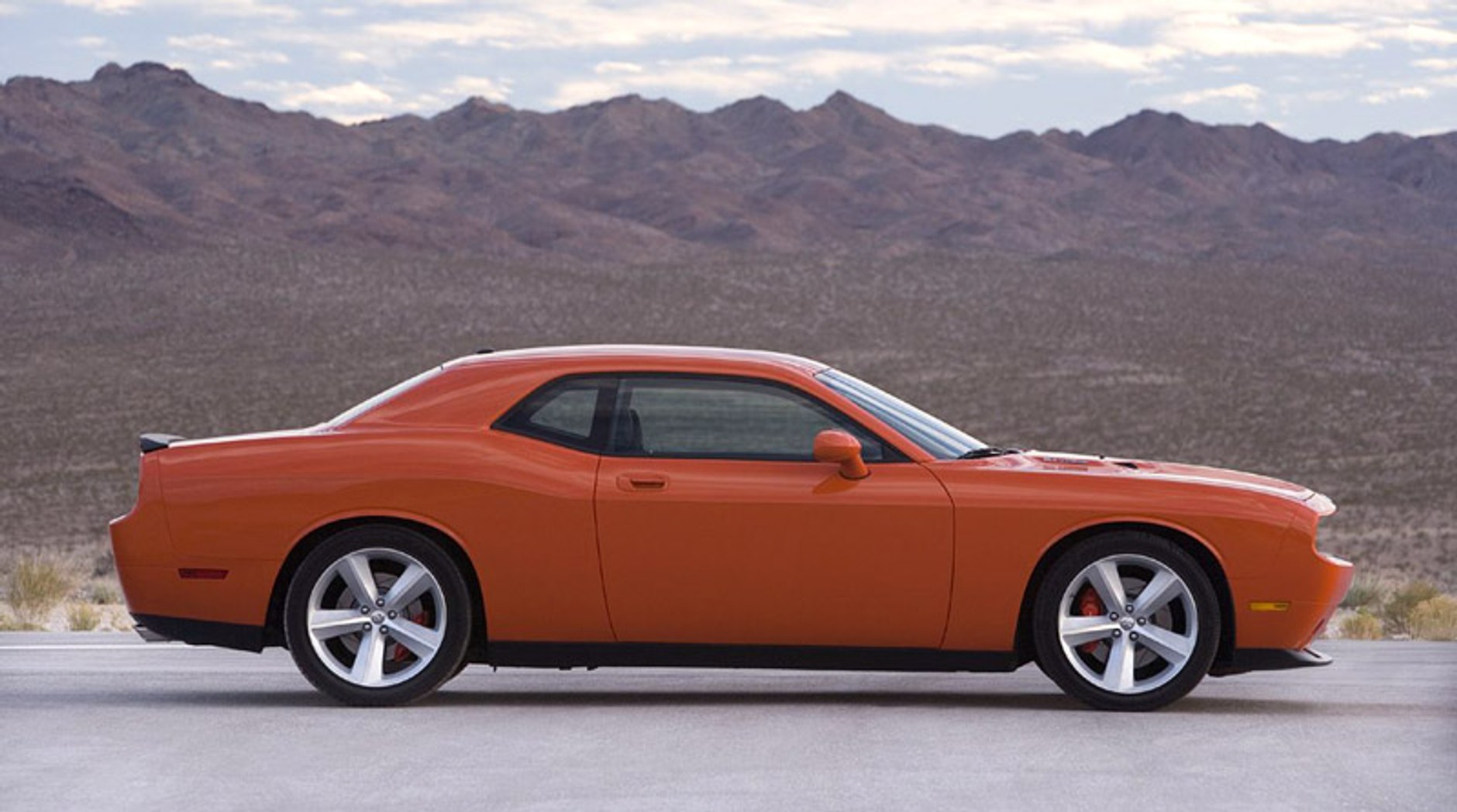 Chicago 2008: Dodge Challenger SRT8 w akcji (video)