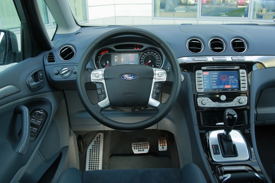 Ford S-Max kontra Seat Altea XL: co wybrać, vana na sportowo czy po hiszpańsku?