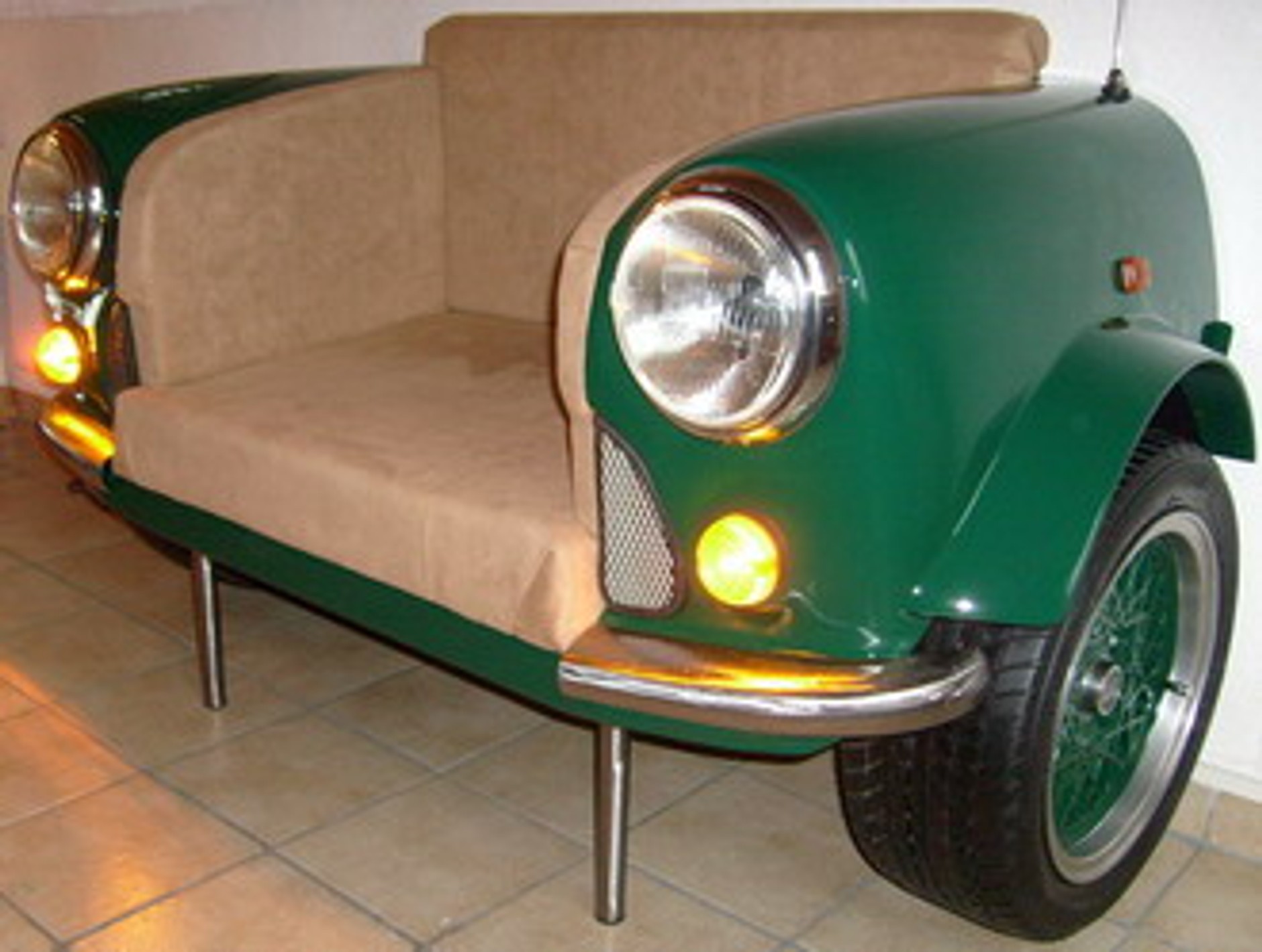 Meble z samochodu? Wszystko jest możliwe...