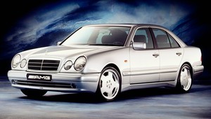 Mercedes W 210 skończył 25 lat - srebrny jubileusz srebrnej gwiazdy