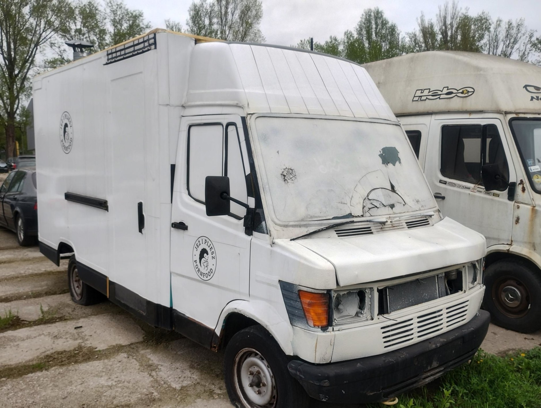 Porzucone samochody oferowane na sprzedaż przez ZDM Warszawa