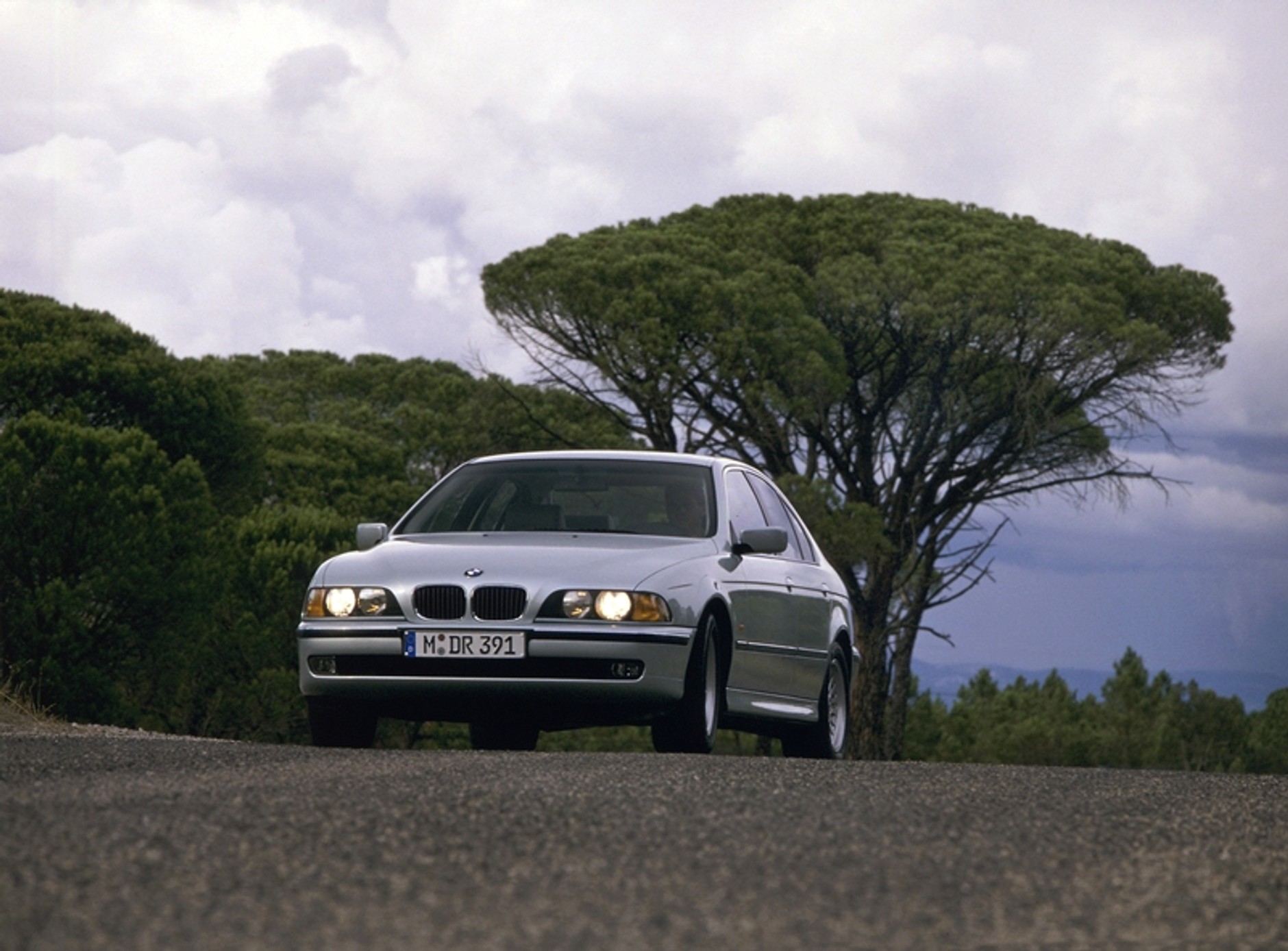 BMW serii 5 – sześć generacji, mnóstwo zdjęć