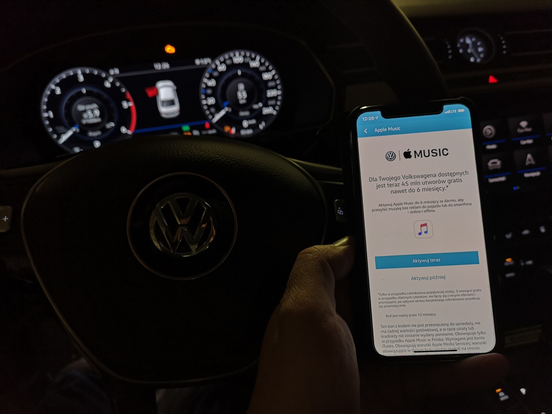 Volkswagen Passat z Car-Net i App Connect