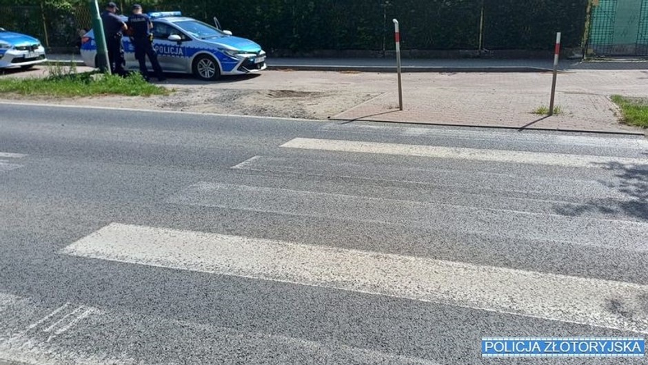 Obraz pochodzący z serwisu https://zlotoryja.policja.gov.pl/dzl/aktualnosci/bieza/120479,Potracenie-na-przejsciu-dla-pieszych-w-Zlotoryi-Policjanci-apeluja-o-ostroznosc.html