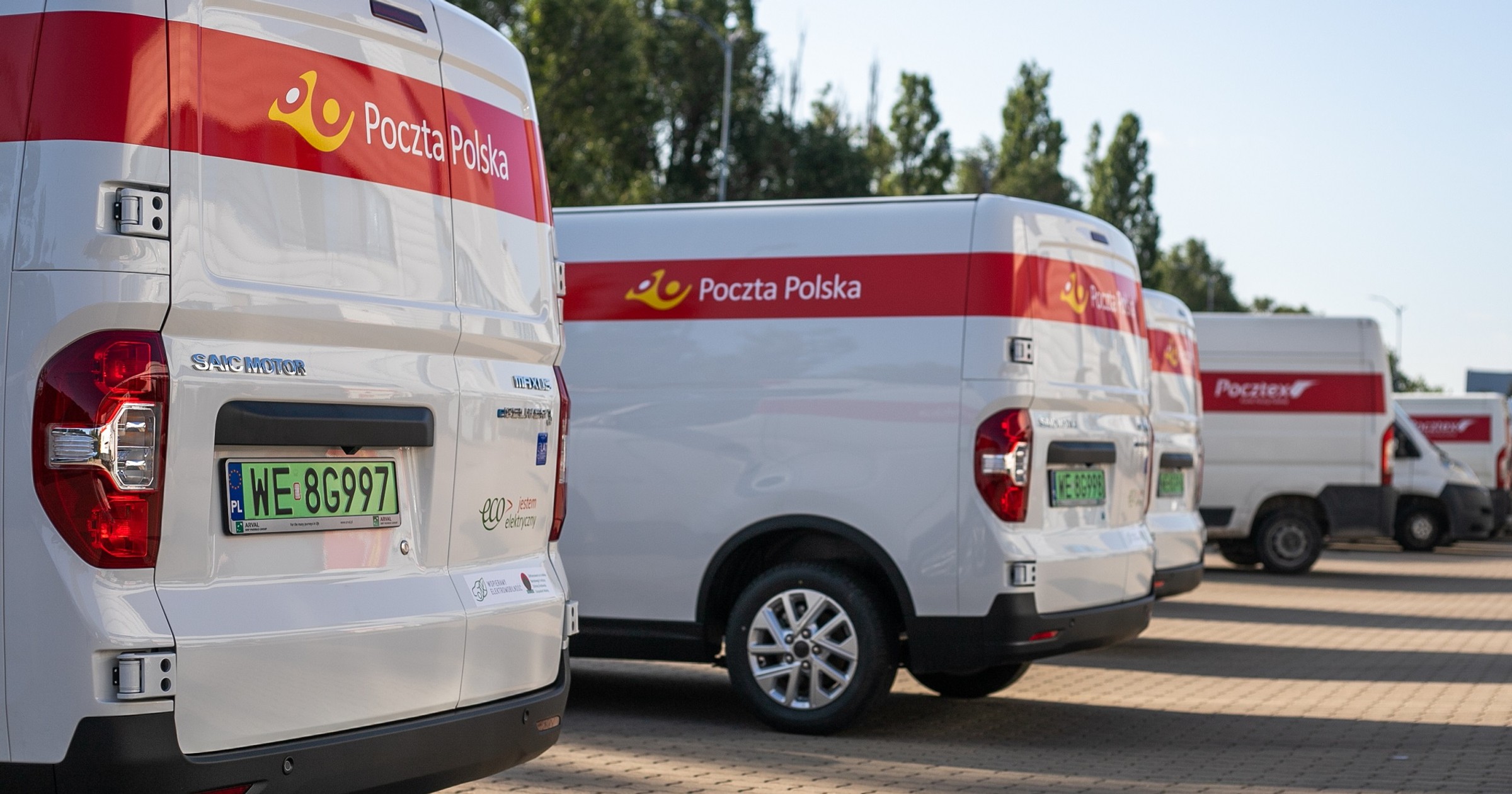 Poczta Polska przesiada się do rzadko spotykanych aut. Co to za vany?
