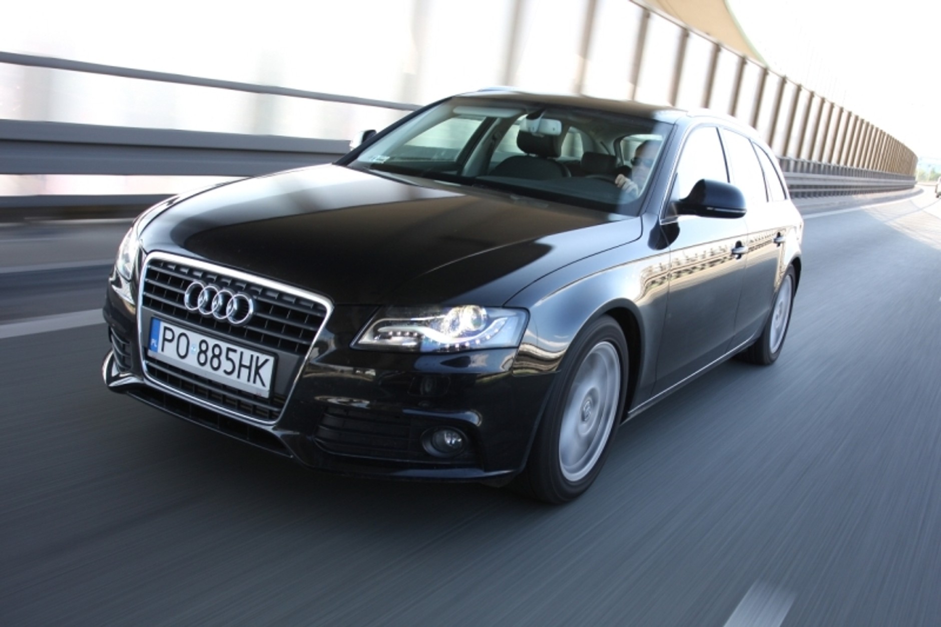 Audi A4 Avant 1.8 TFSI: Elegancja i prestiż