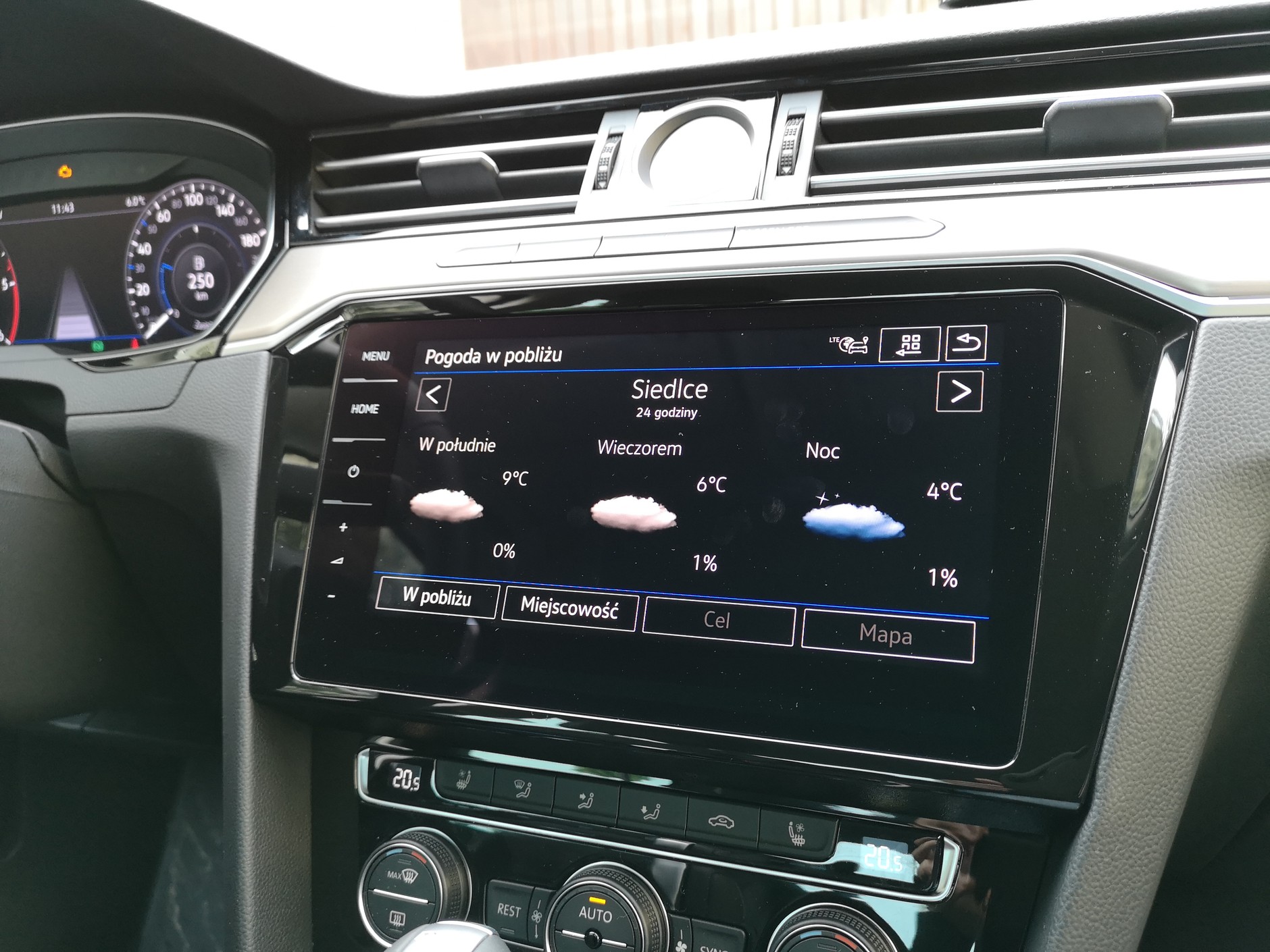 Volkswagen Passat z Car-Net i App Connect