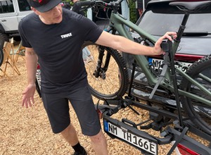 Thule pokazało nowy, tani bagażnik rowerowy na hak. Świetny pomysł, skąd ta cena?
