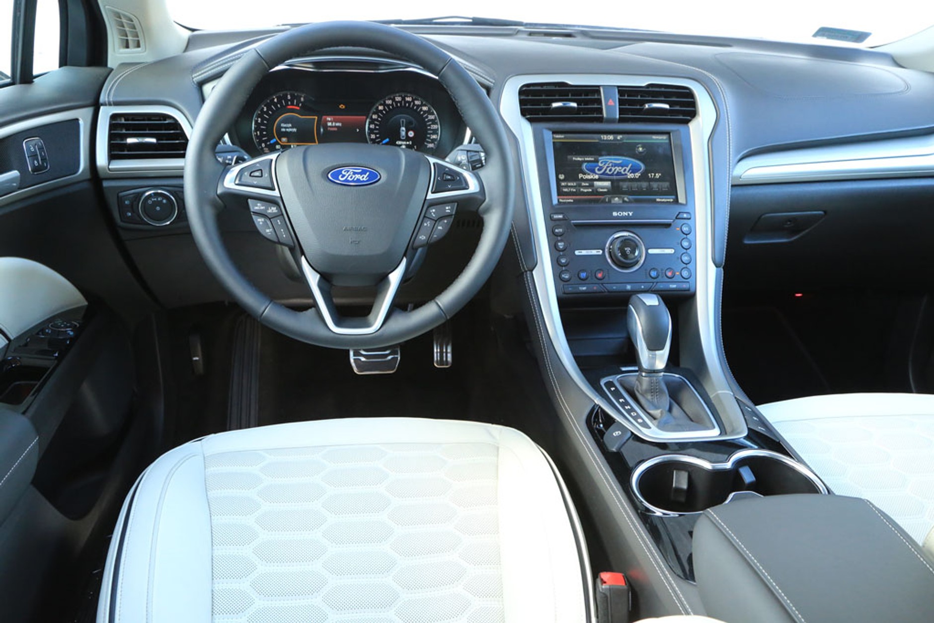 Ford Mondeo Vignale - Ford chce być Premium