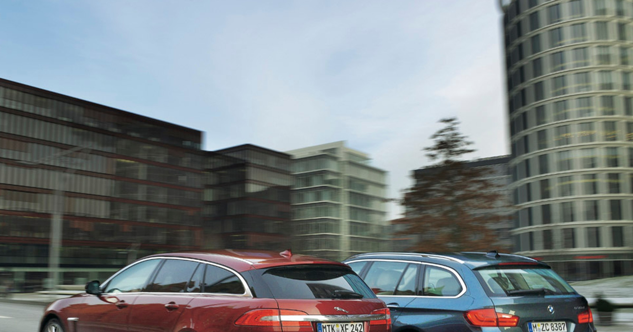 BMW 530d Touring kontra Jaguar XF Sportbrake: luksusowe kombi dla rodziny