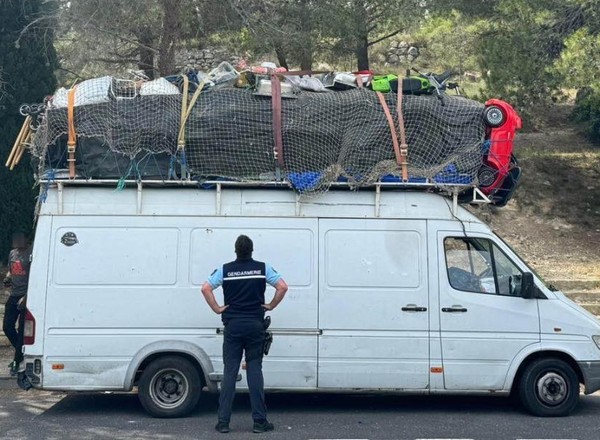 Francuskie służby nie mogły uwierzyć w to, co zobaczyły. Ładunkiem można było obdzielić dwa pojazdy