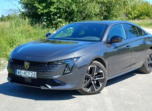 Peugeot 508 Hybrid. Mocno sportowa stylistyka to nie jedyny atut francuskiego modelu