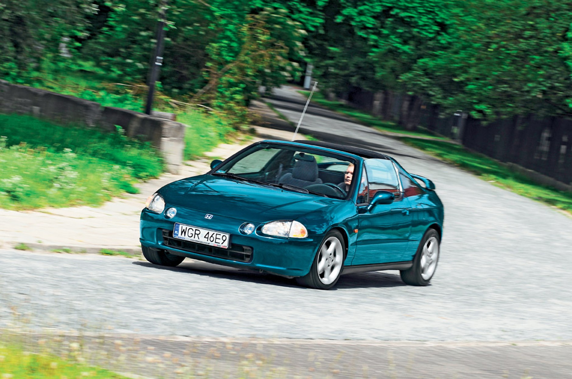 Szukamy auta dla młodego kierowcy: pierwszy samochód – dobry, tani, z charakterem