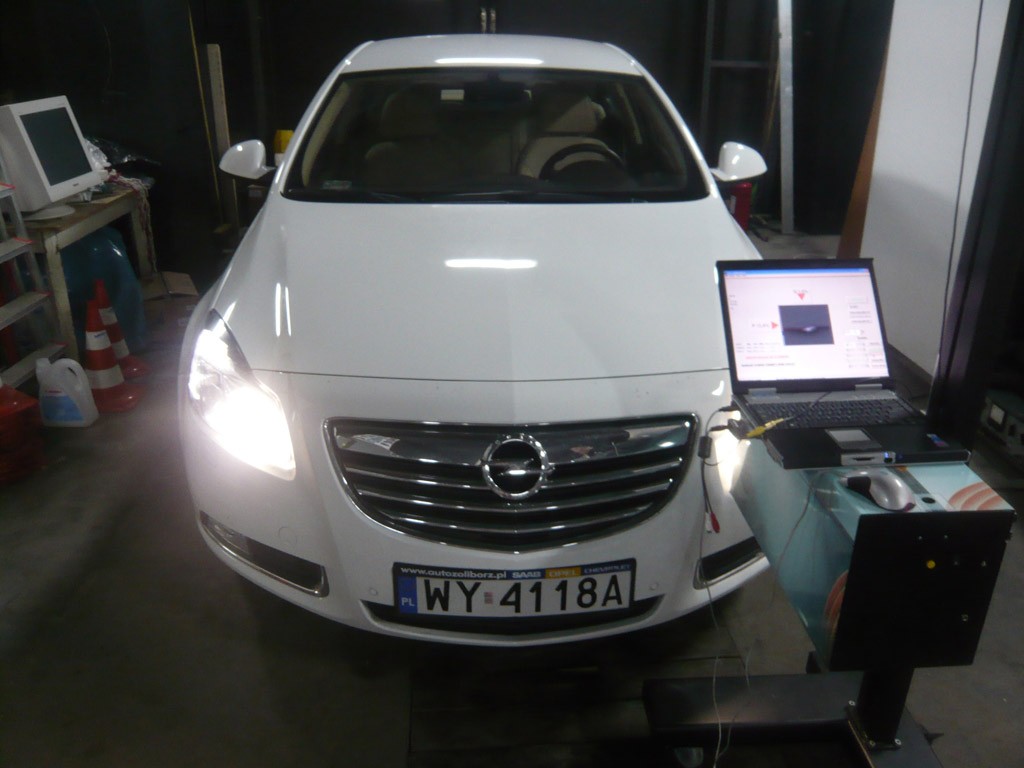 Test żarówek H7: Dobrze świeci? Przez przypadek!