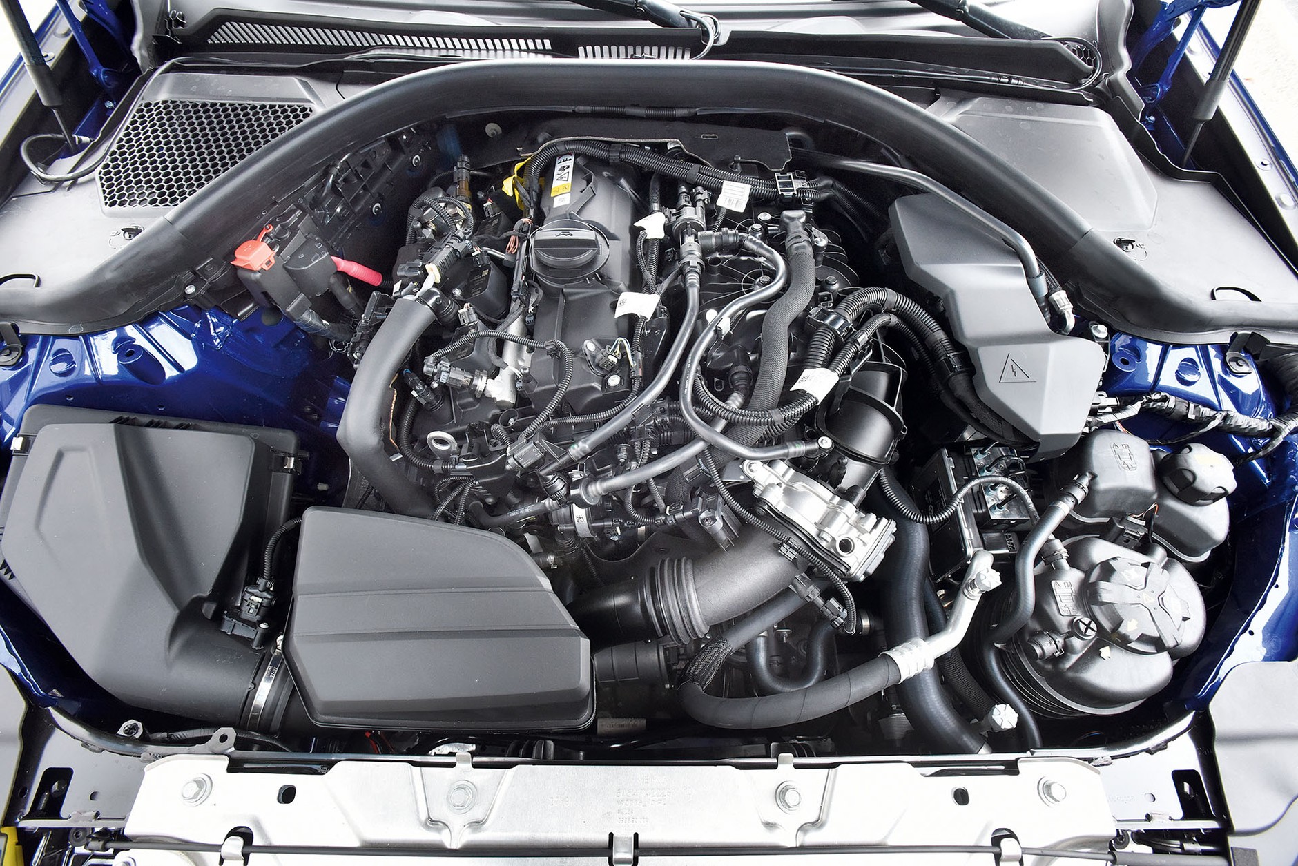 BMW 330i kontra Mercedes C 300 - odwieczni rywale