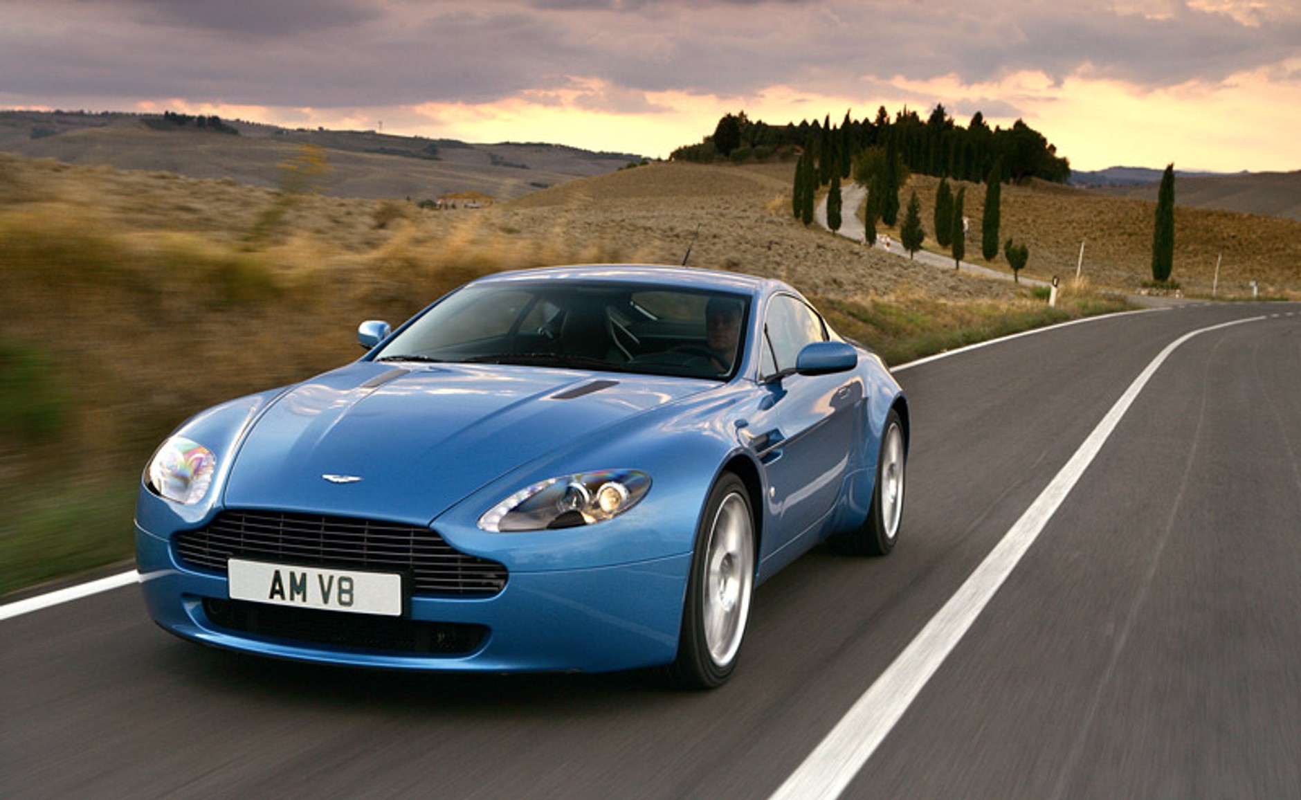 Aston Martin V8 Vantage: mocniejszy i szybszy