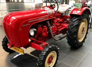 W salonie Porsche w Warszawie stoi nietypowy pojazd. Ma 25 KM