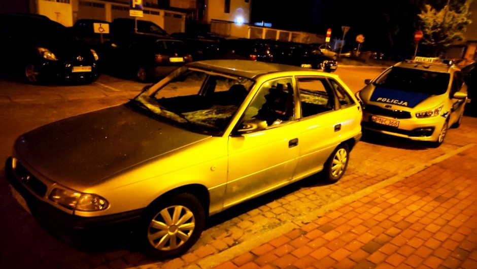 Opel Astra zdemolowany przez właściciela