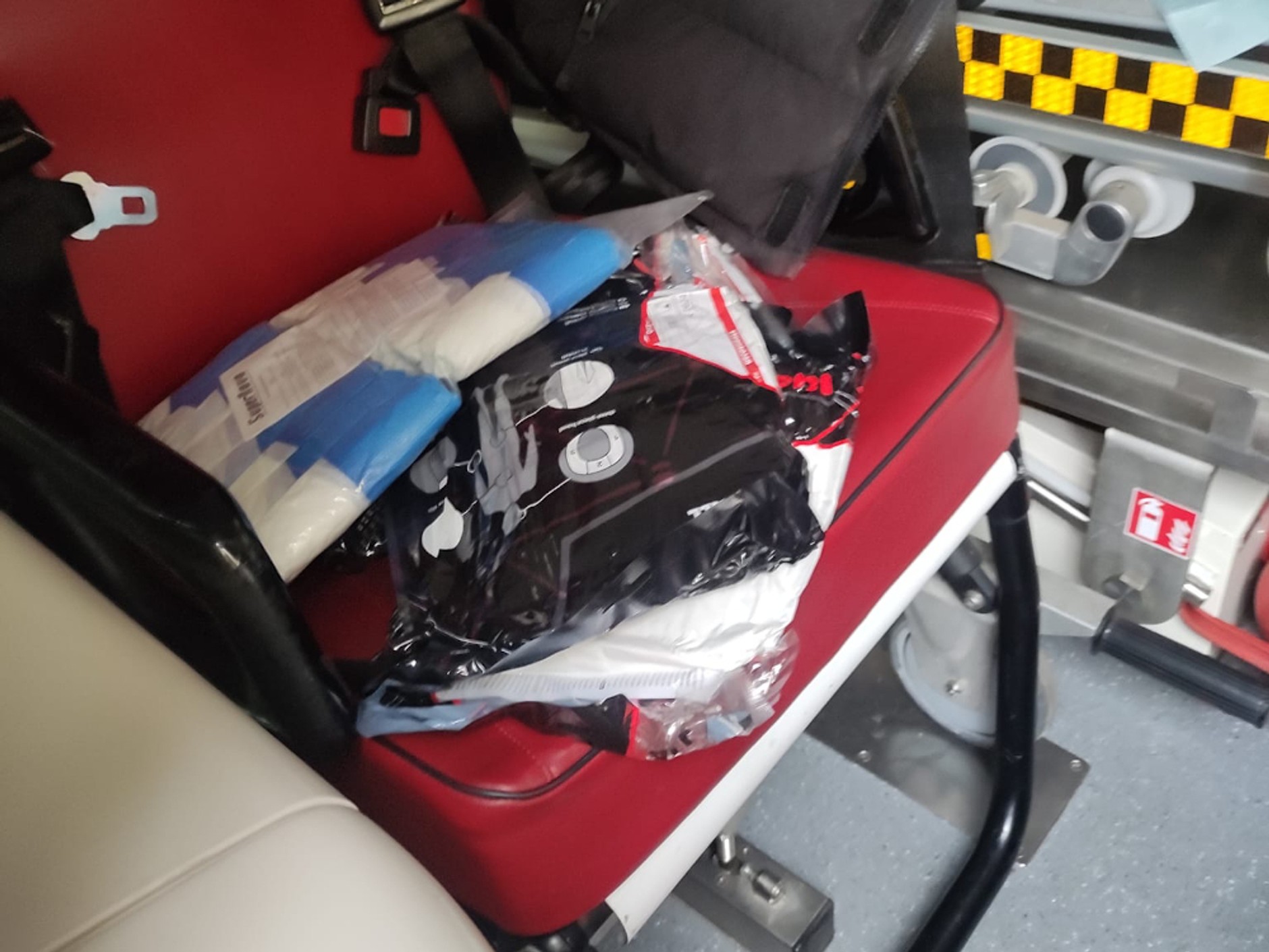 Karetką na sygnale chcieli wjechać na stadion