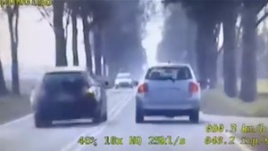 Wyprzedzał nieoznakowany radiowóz. Szybko tego pożałował [WIDEO]