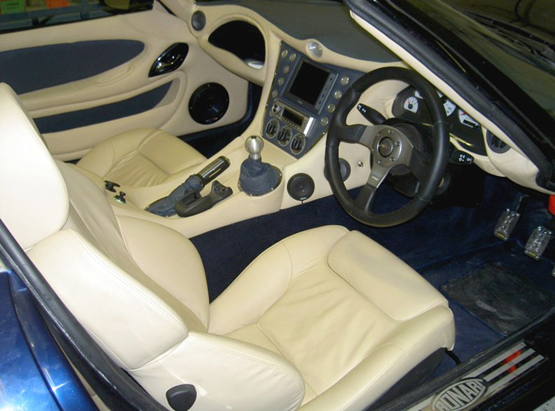 Ronart Lighting: szybki Brytyjczyk z amerykańskim sercem