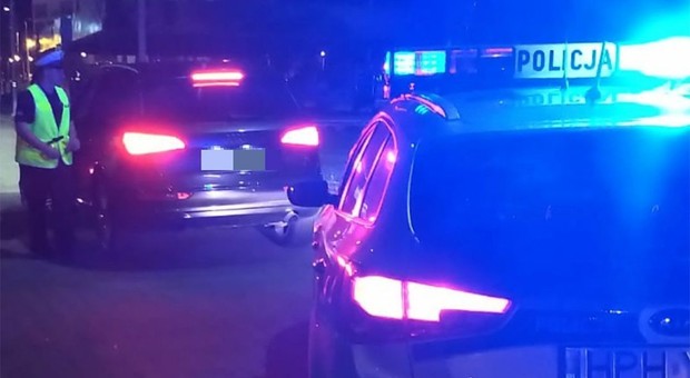 Młodzi kierowcy "strzelali" z rur. Policjanci musieli użyć sonometru