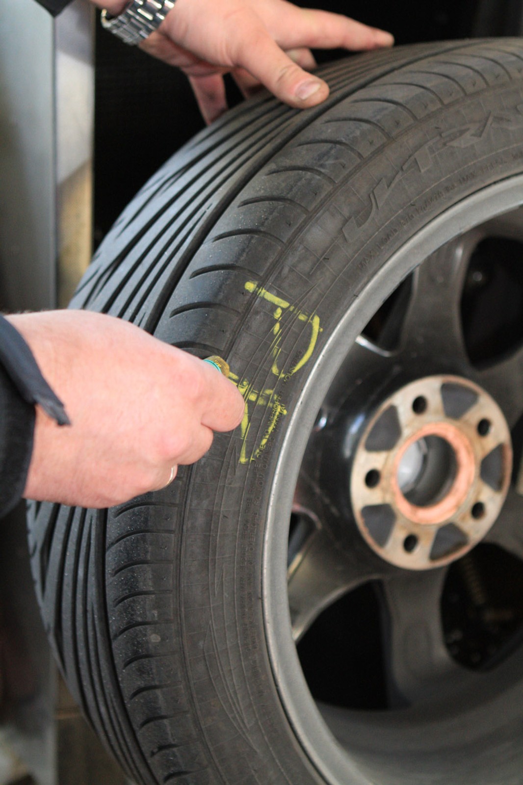 Oznaczenie położenia opony. 