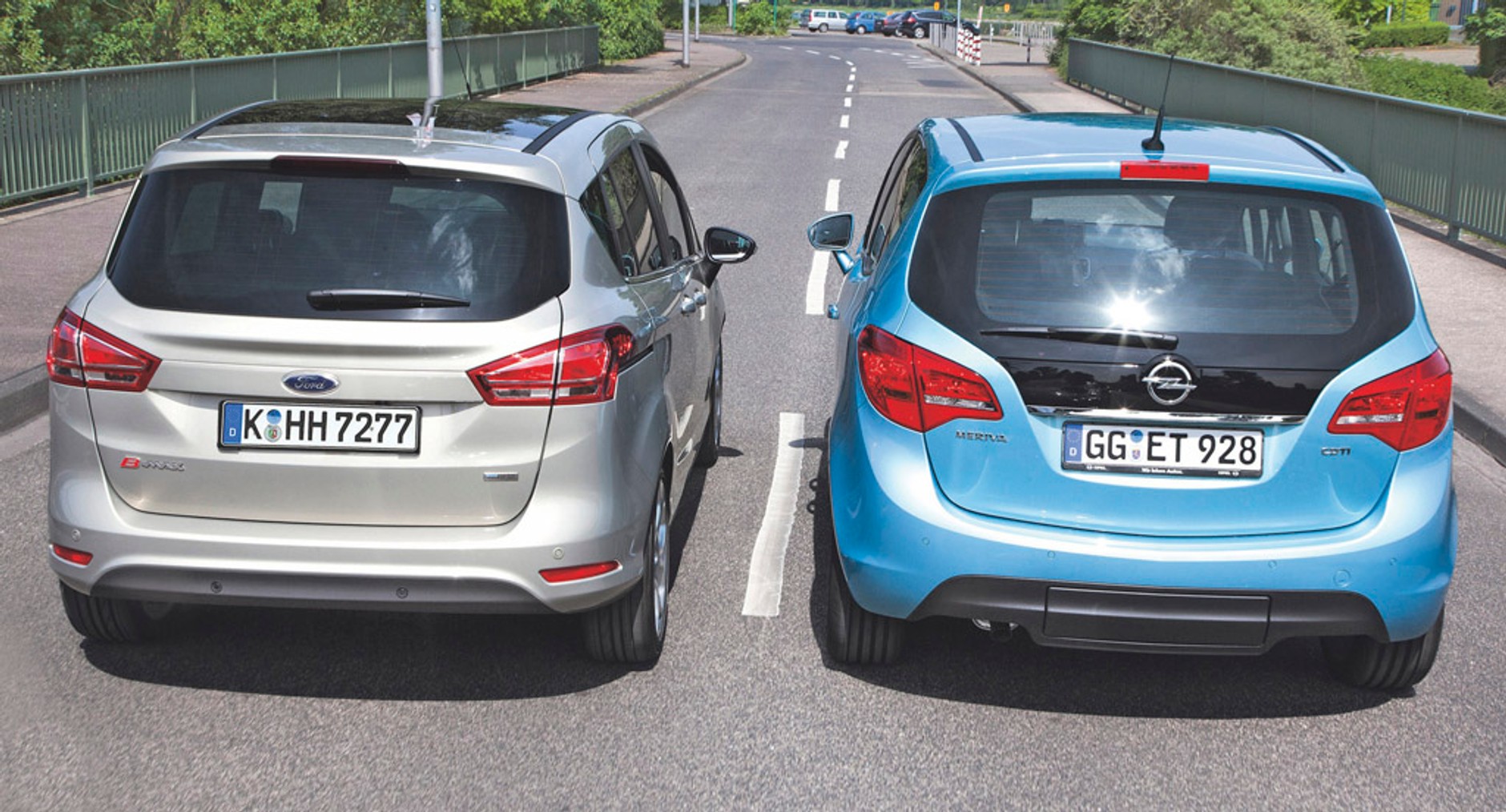 Ford B-max kontra Opel Meriva: miejskie vany dla rodziny