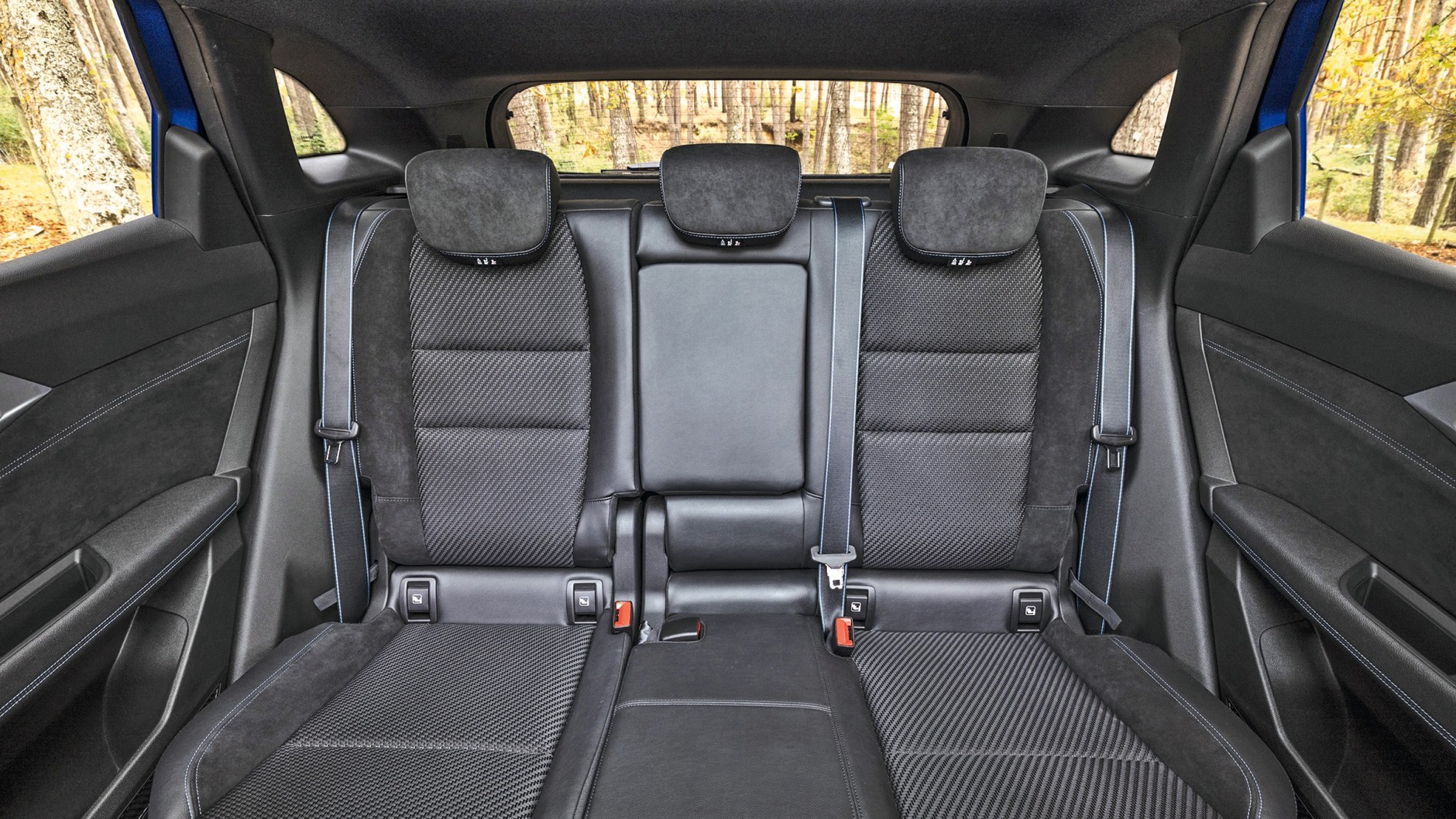 Tylną kanapę Renault Australa, dzieloną w stosunku 60:40, można przesunąć wzdłuż o 16 cm