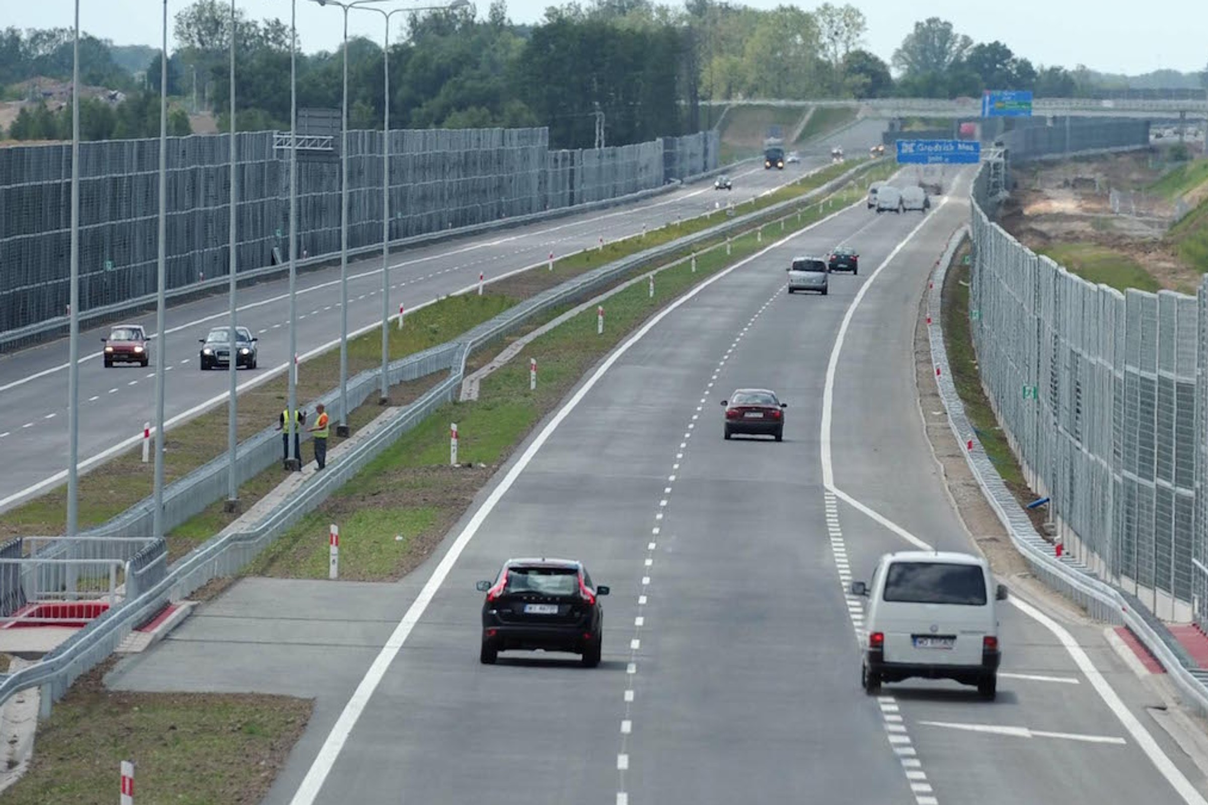 Lewy pas nie jest torem ani miejscem do pielgrzymek. Jak z niego korzystać?