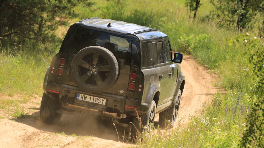 Land Rover Defender 110