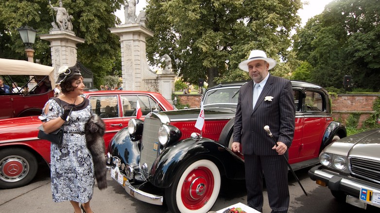 X Zlot Zabytkowych Mercedesów: srebrne gwiazdy w Wilanowie