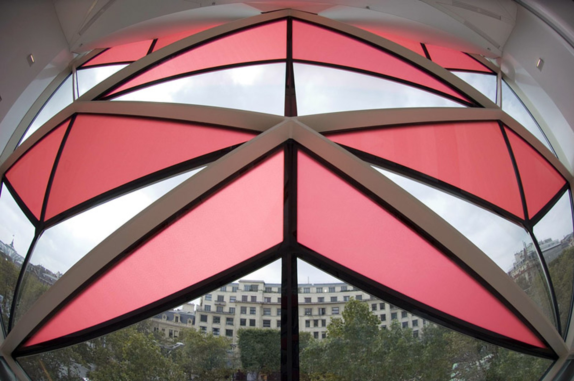 Citroën: C42 - kultowa i symboliczna siedziba na Polach Elizejskich