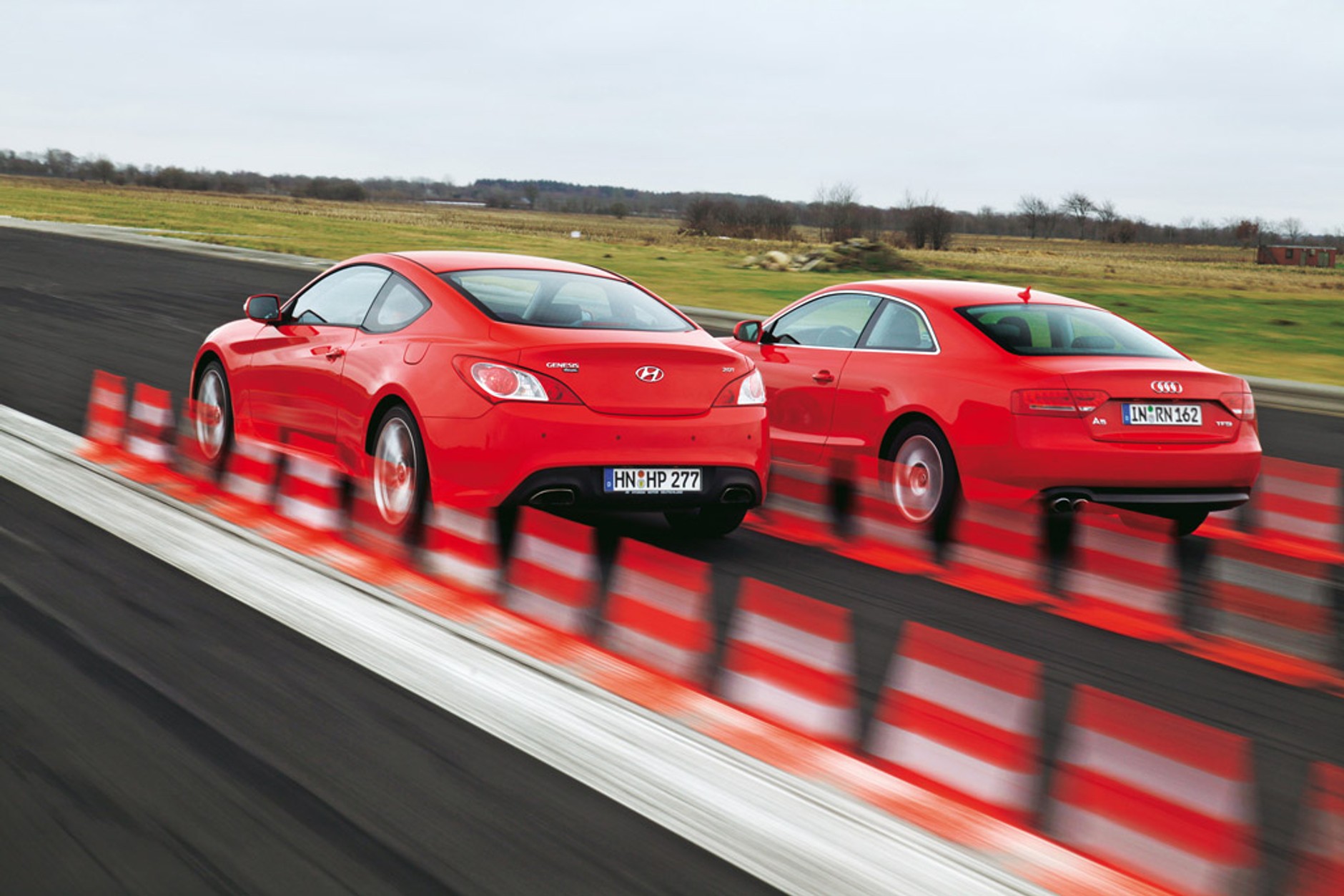 Audi A5 Coupe kontra Hyundai Genesis: ogniste wyścigówki na start!