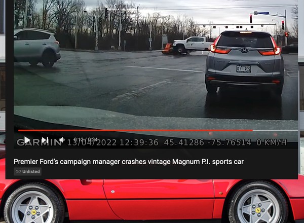 Wielki pick-up Chevrolet Silverado przejechał po sportowym Ferrari [Nagranie]
