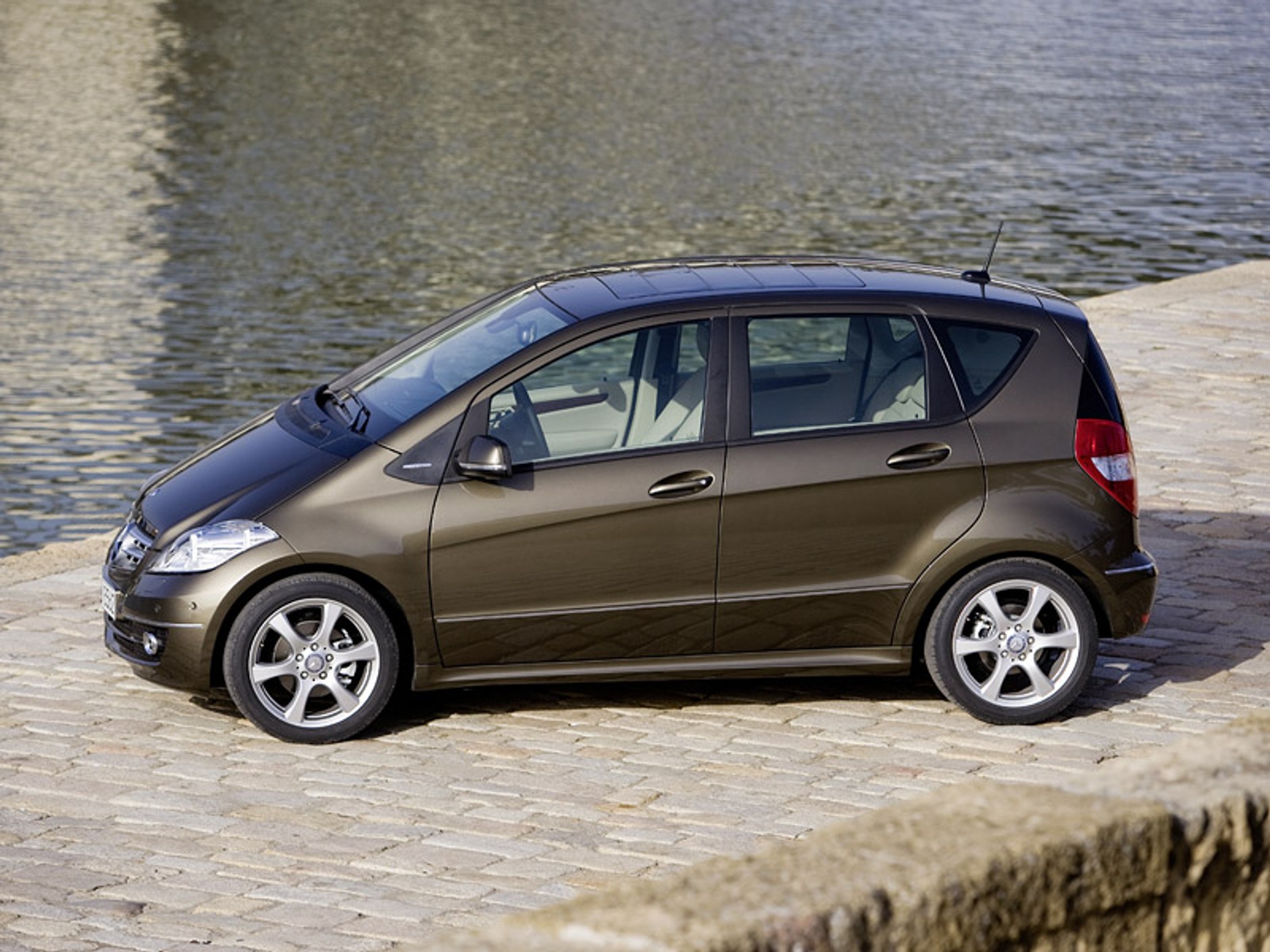 Mercedes-Benz: nowa A-Klasa będzie produkowana na Węgrzech