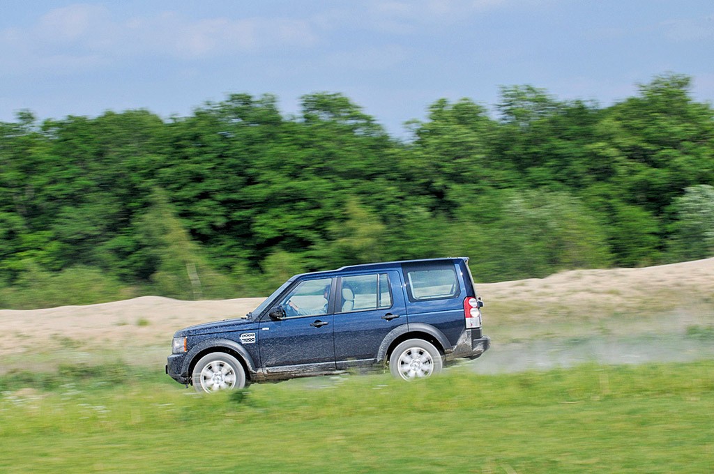 Luksusowe terenówki na wszelki wypadek: Mitsubishi Pajero kontra Toyota Land Cruiser, Land Rover Discovery i Nissan Pathfinder