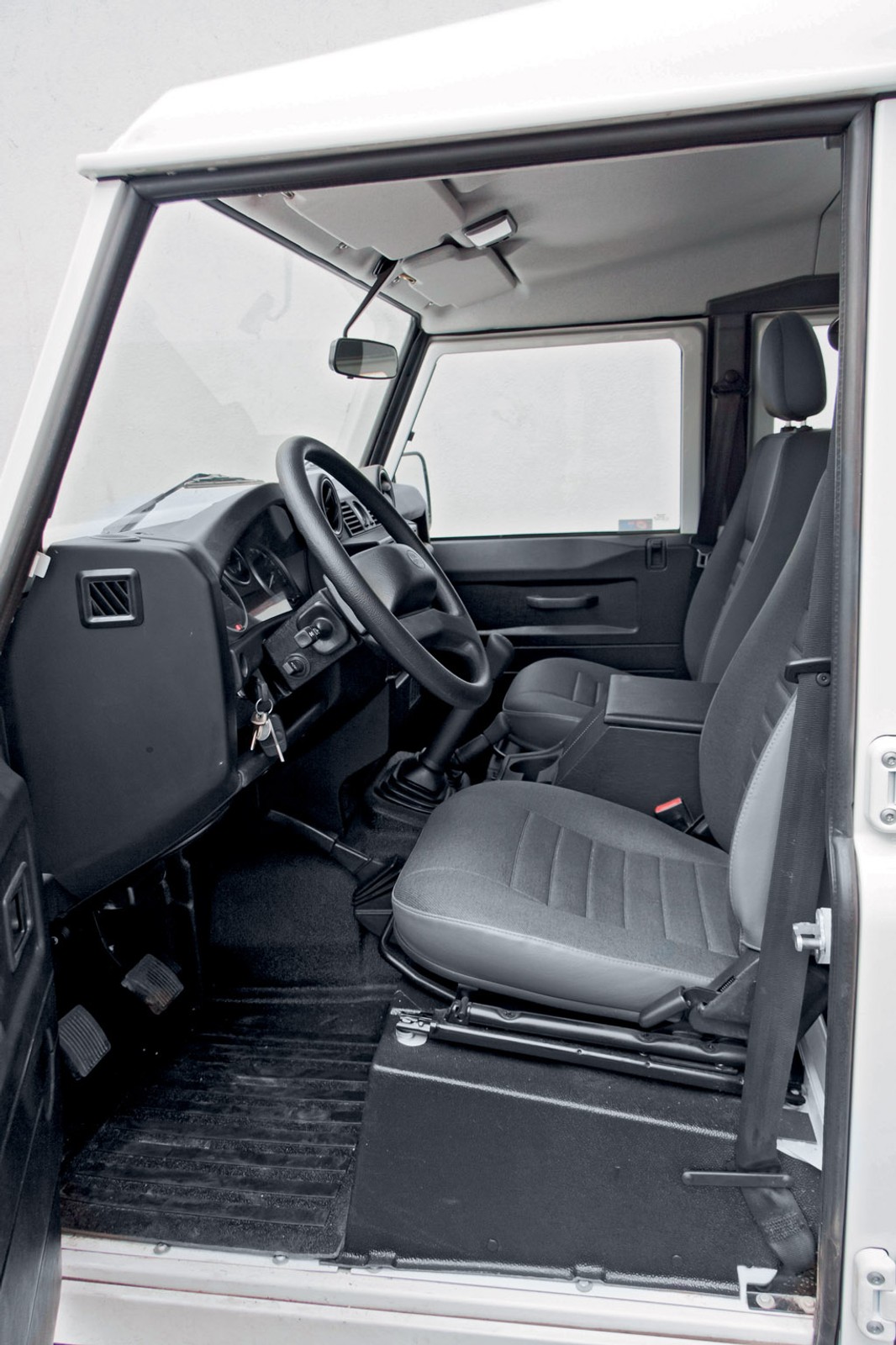 Mercedes G 350 kontra Land Rover Defender i Honker 2000: czy prawdziwe terenówki są na wymarciu?