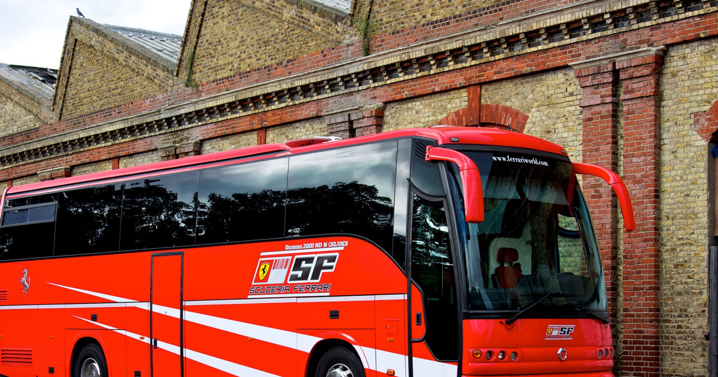 Autobus Ferrari F1 na sprzedaż