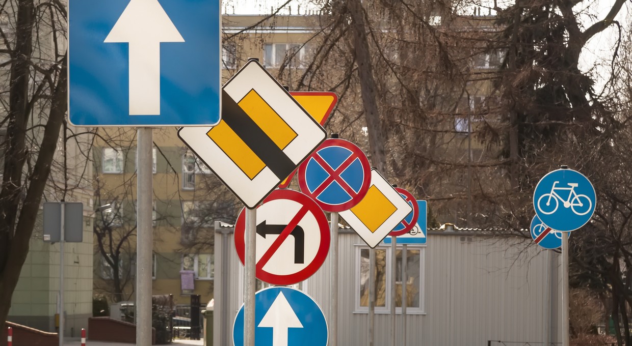 W Polsce jest za dużo znaków. "Chaos informacyjny". NIK bije na alarm
